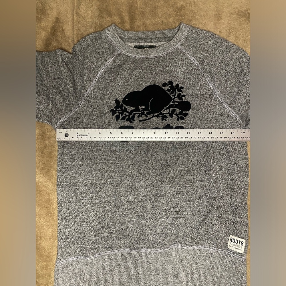 3/$40 Roots Sweater Size Small - Picture 2 of 4